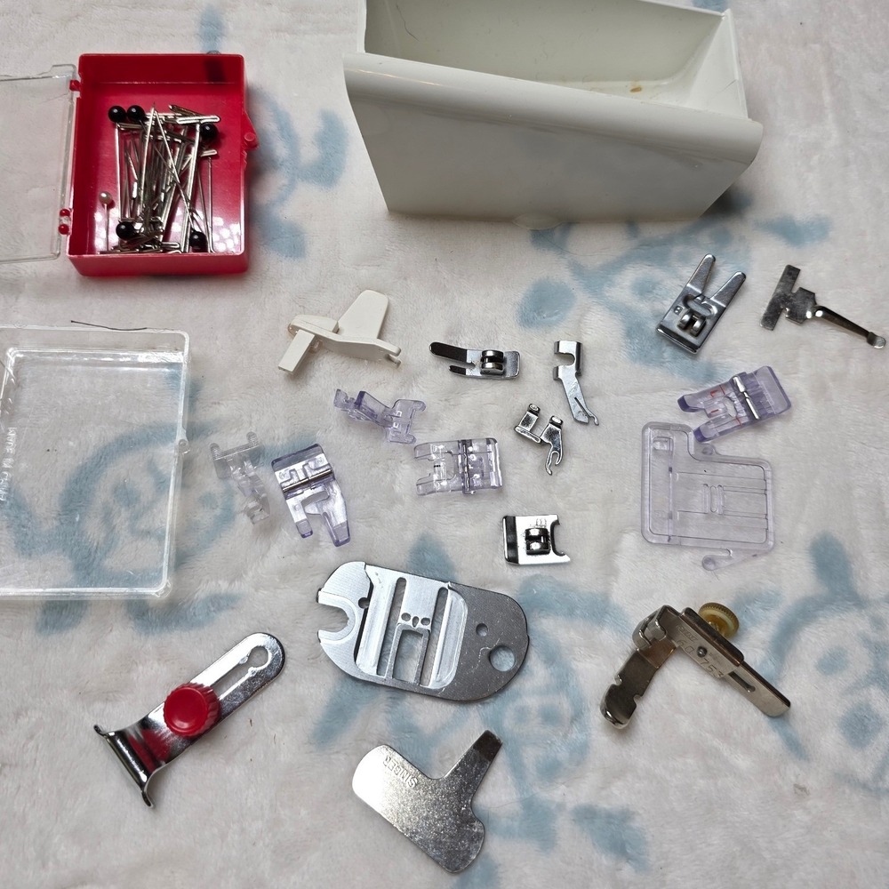 Vintage Singer Greist Sewing‎ Machine Presser Feet Lot Ruffler Needle Plate Pins